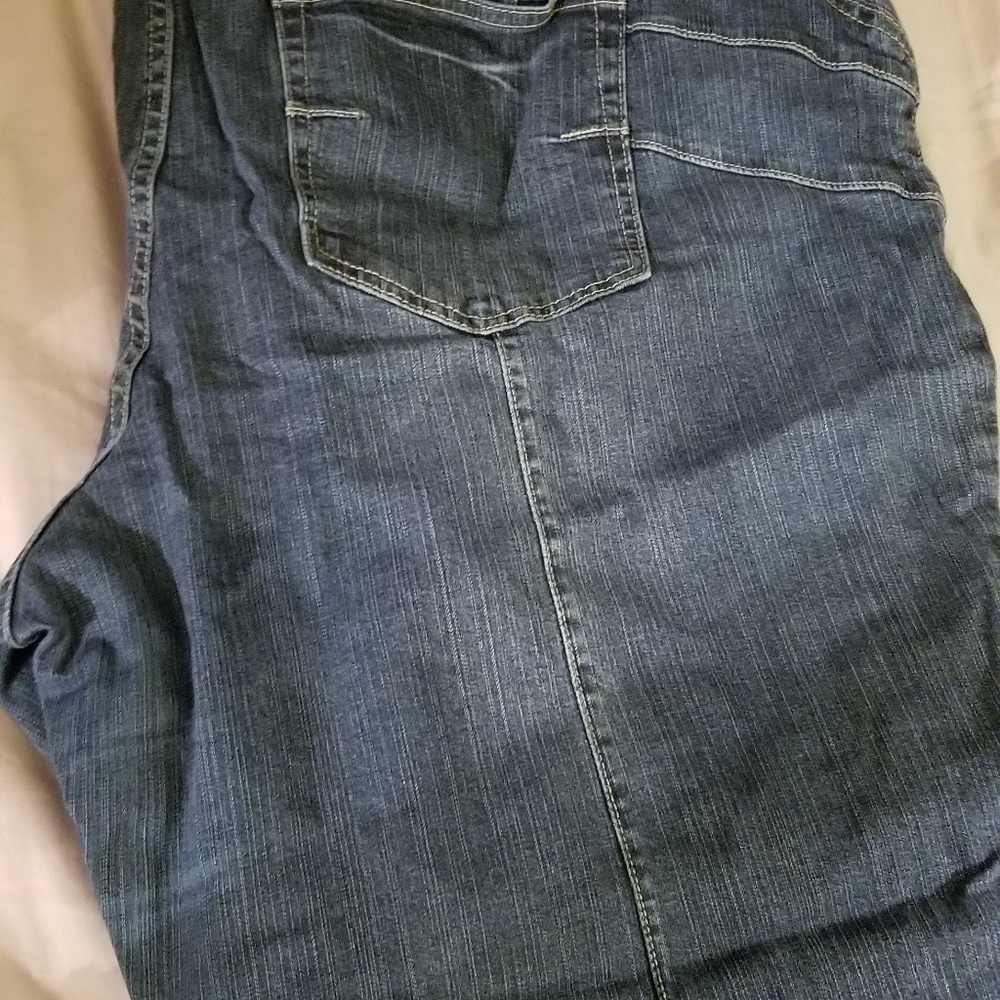 Nice shape fitting jeans with boot-wide leg jeans.